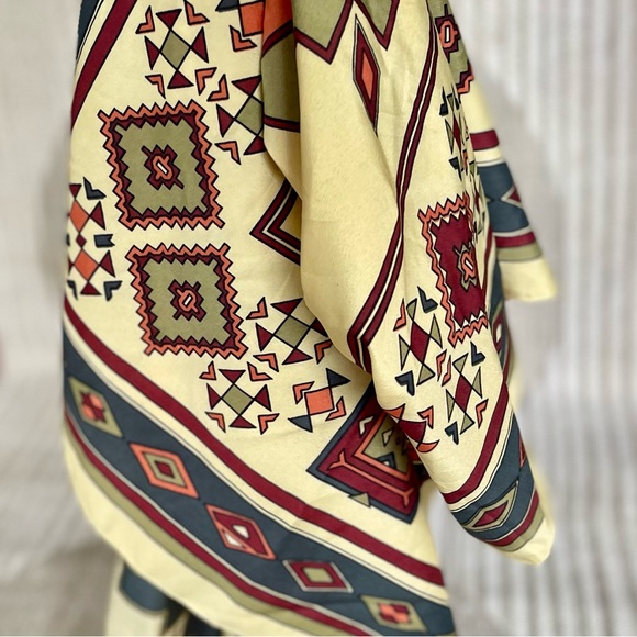 Extra Large Zara Scarf - Western Pattern - Picture 5 of 11